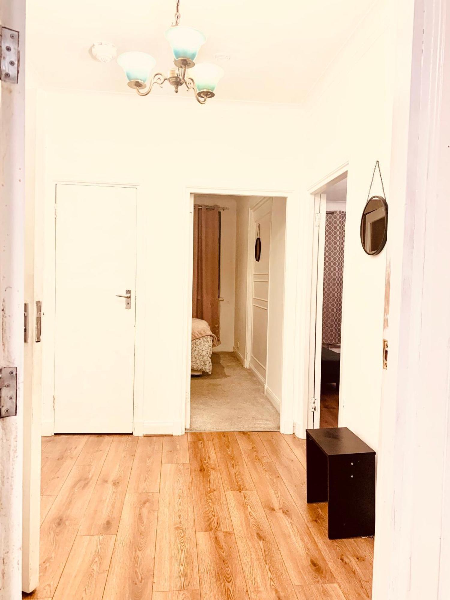 Cosy 2 Bedroom Apartment In Swiss Cottage. Лондон Екстериор снимка