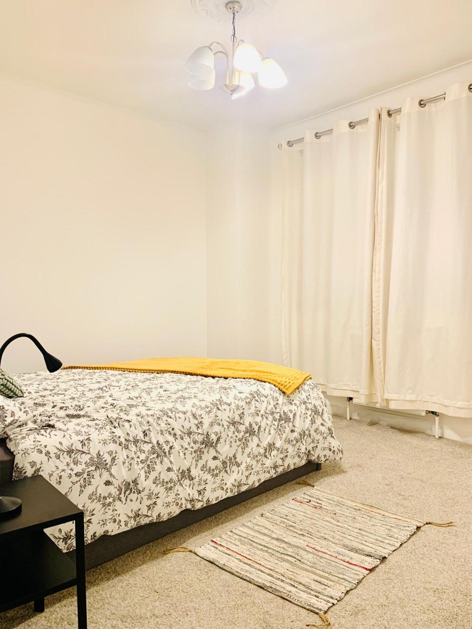 Cosy 2 Bedroom Apartment In Swiss Cottage. Лондон Екстериор снимка