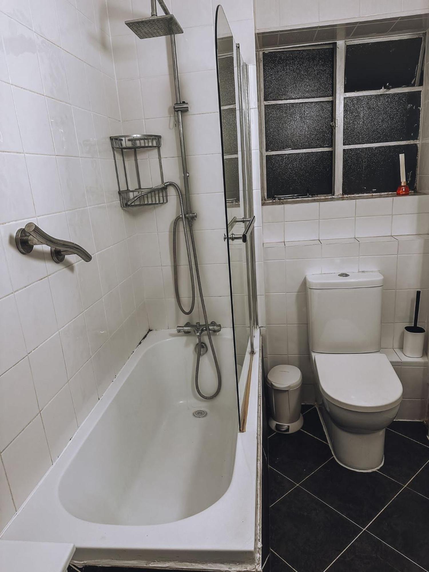 Cosy 2 Bedroom Apartment In Swiss Cottage. Лондон Екстериор снимка