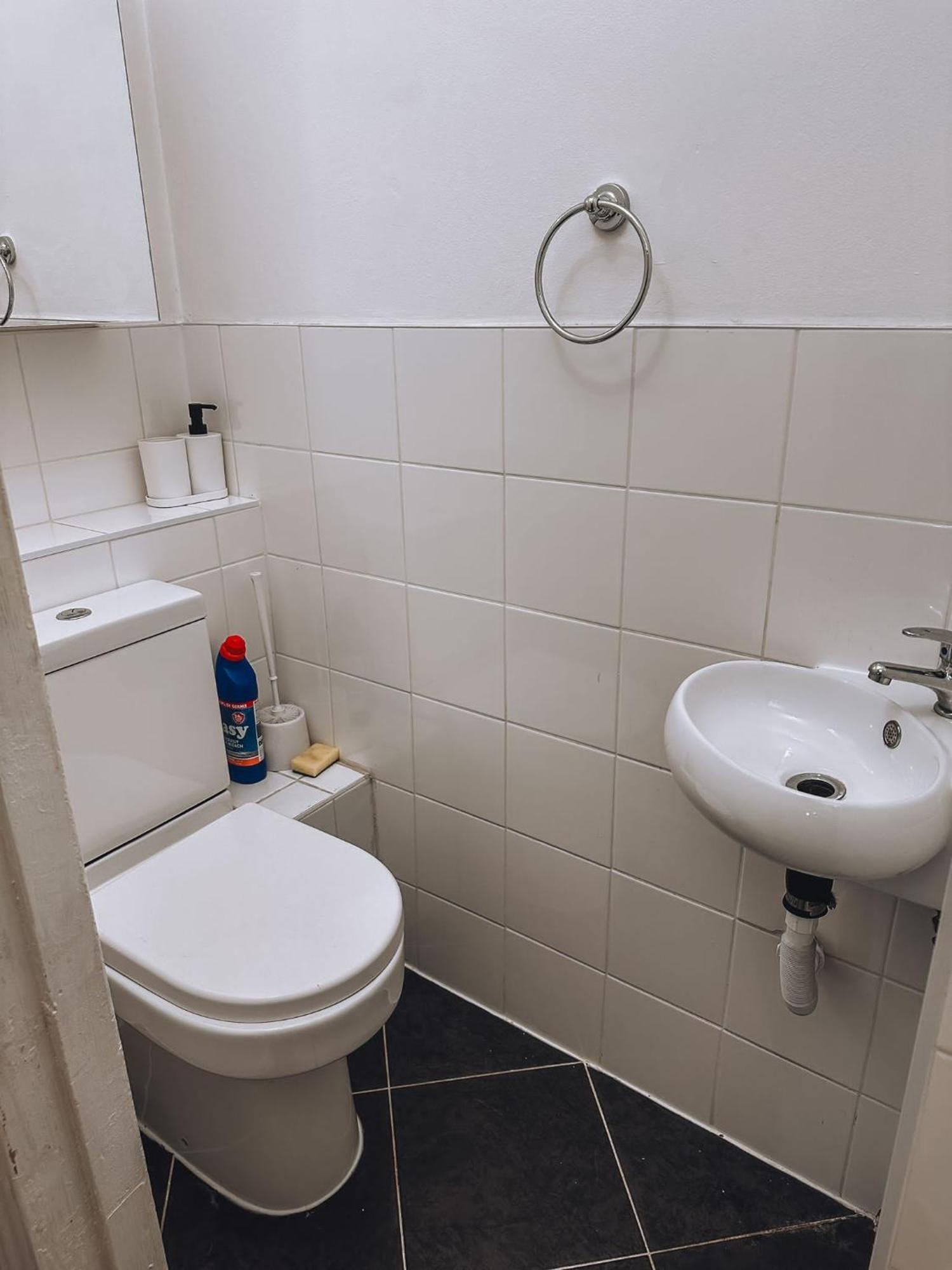 Cosy 2 Bedroom Apartment In Swiss Cottage. Лондон Екстериор снимка
