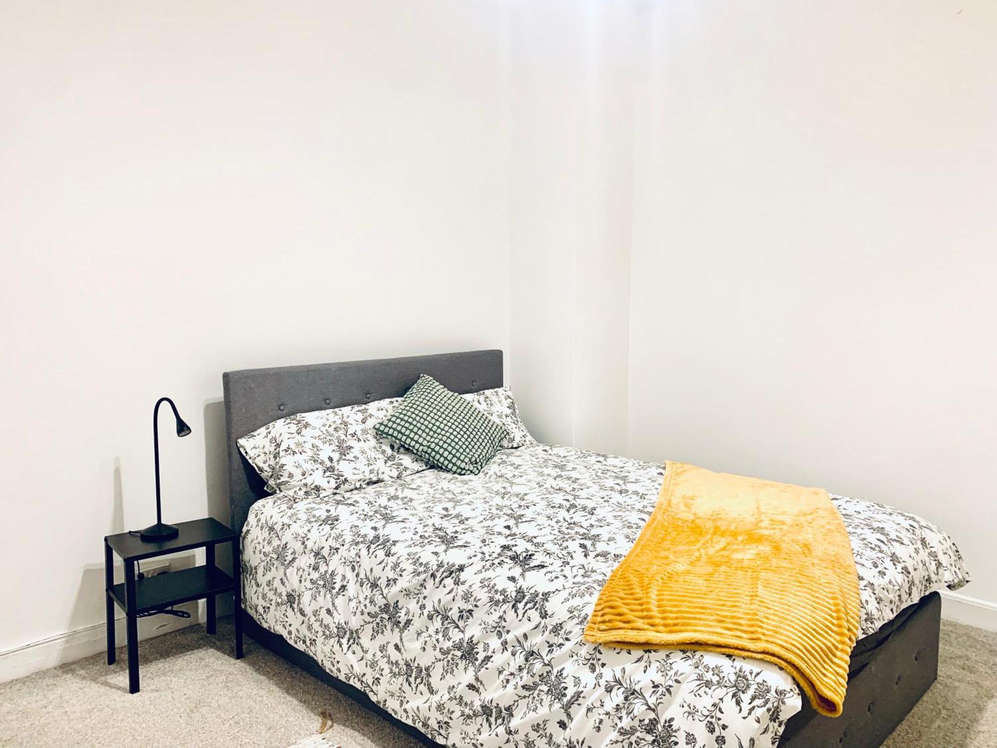 Cosy 2 Bedroom Apartment In Swiss Cottage. Лондон Екстериор снимка