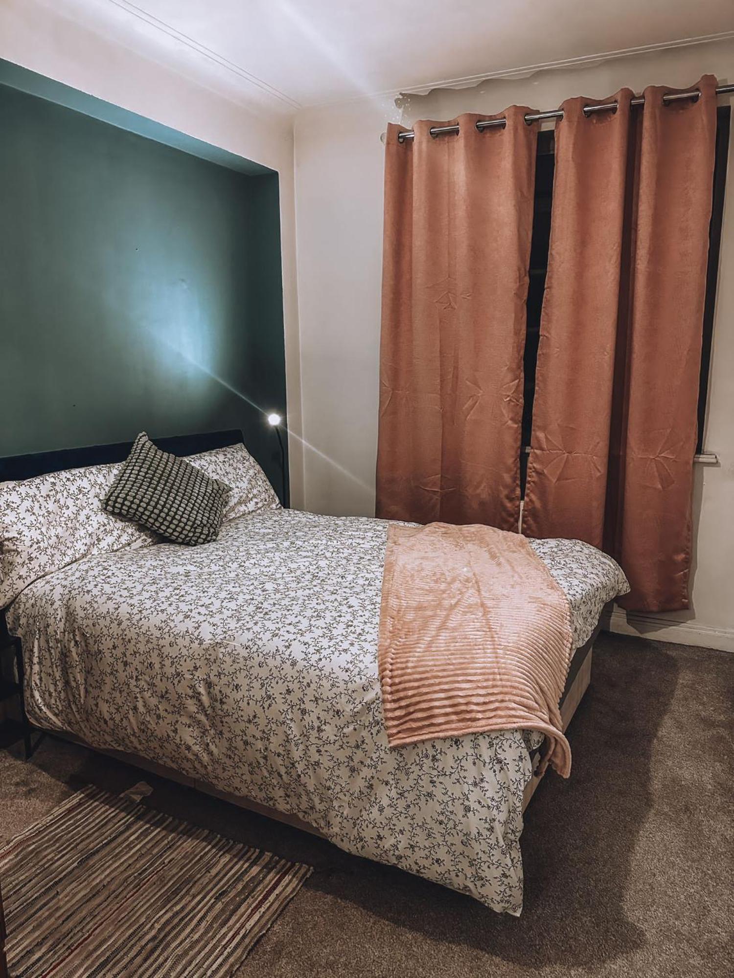 Cosy 2 Bedroom Apartment In Swiss Cottage. Лондон Екстериор снимка