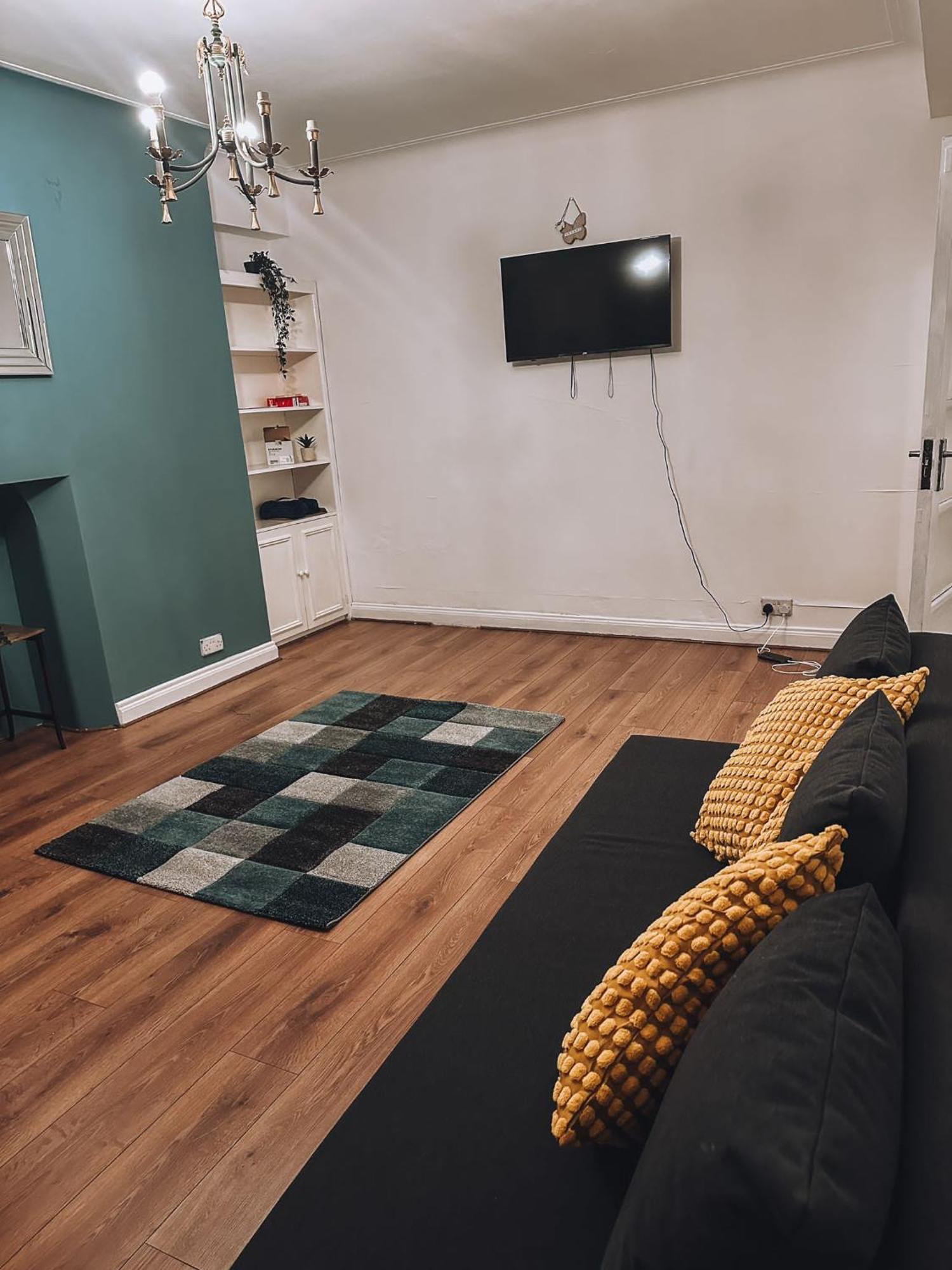 Cosy 2 Bedroom Apartment In Swiss Cottage. Лондон Екстериор снимка