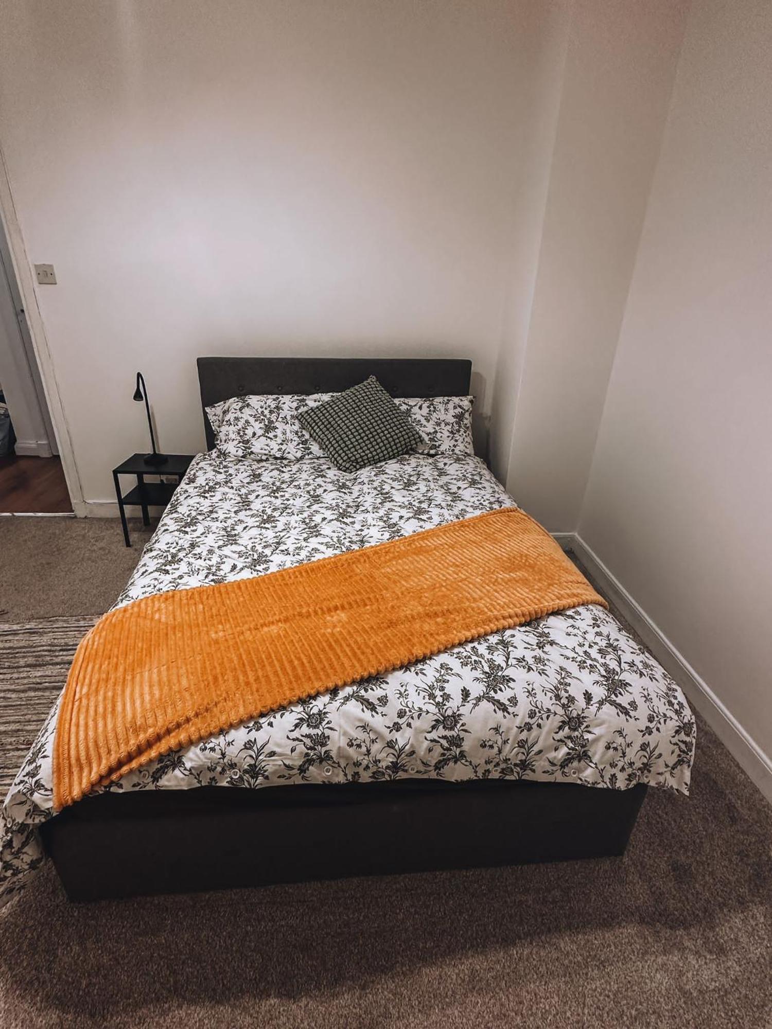 Cosy 2 Bedroom Apartment In Swiss Cottage. Лондон Екстериор снимка