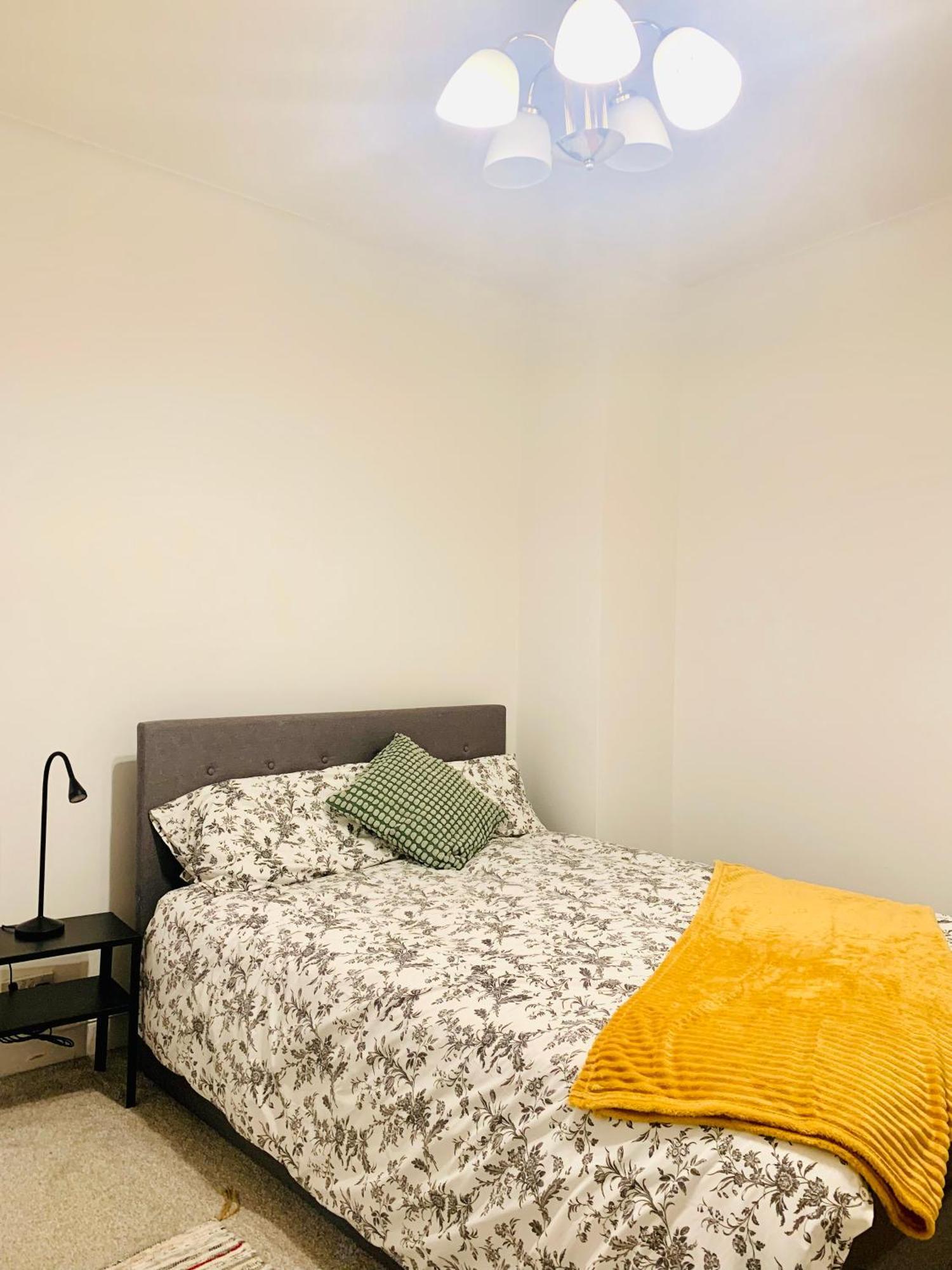 Cosy 2 Bedroom Apartment In Swiss Cottage. Лондон Екстериор снимка